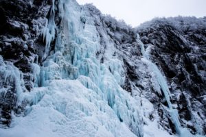 米子不動滝・滝壺　～冬季・氷瀑～